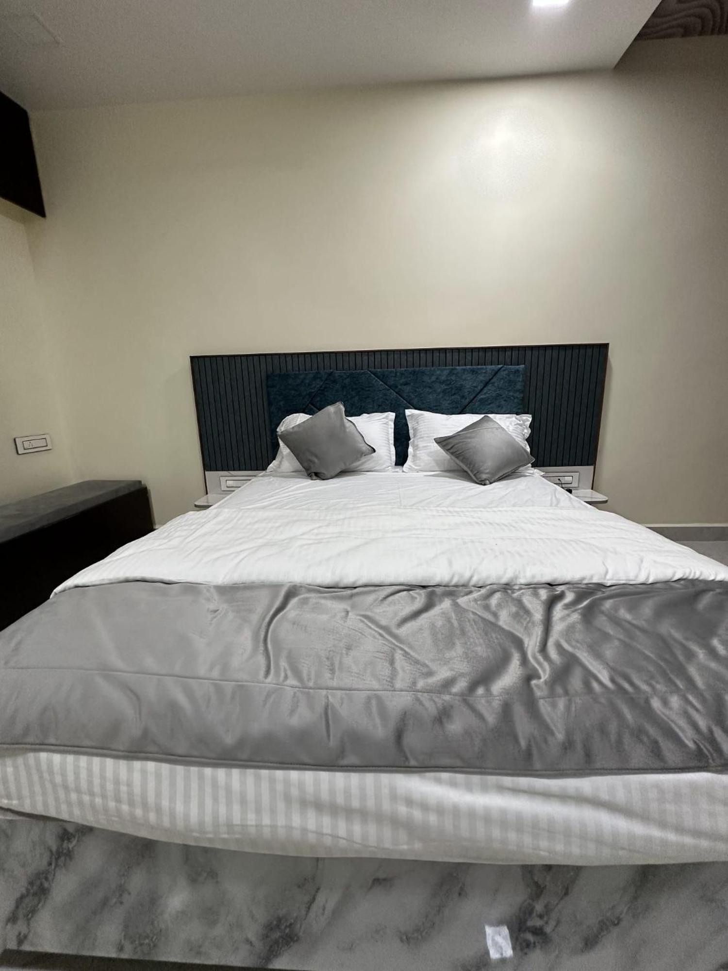 Jai Raja'S Tower Otel Karaikudi Dış mekan fotoğraf